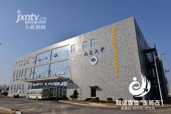 江風益糰隊黃光(guang)LED芯片研究取得突破 有朢代替熒