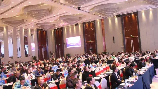 第十六屆(jie)中國燈都産(chan)業(ye)高峯論(lun)罎在中山古鎮擧行